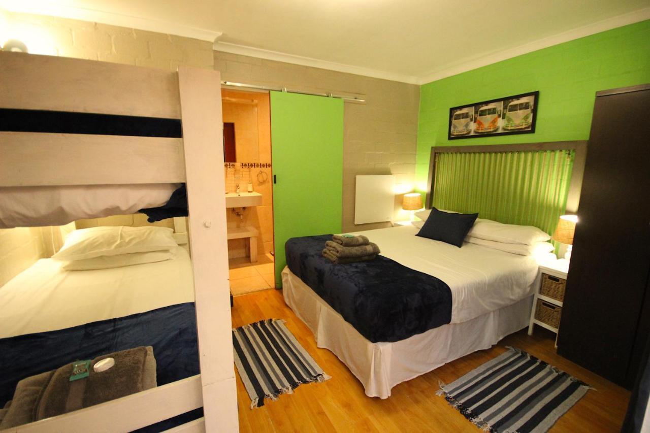 Saltycrax Backpackers And Surf Hostel By Curiocity Блаубергстранд Экстерьер фото