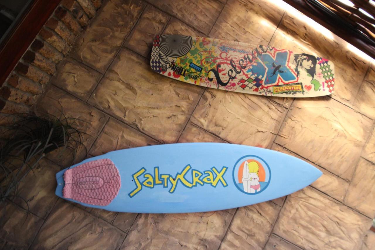 Saltycrax Backpackers And Surf Hostel By Curiocity Блаубергстранд Экстерьер фото